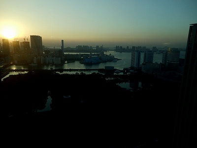 冬のコンラッドの夜明け