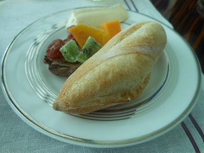 フランスパンとドライフルーツ