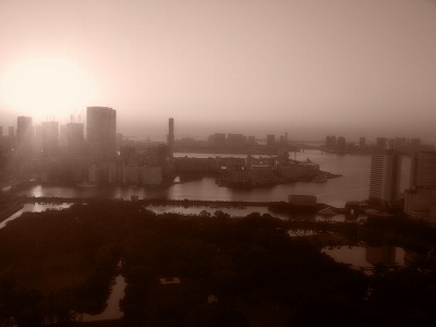 コンラッドのロビーより夜明けの風景を撮影