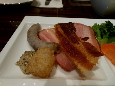 ベーコン、ソーセージ、ハッシュポテト