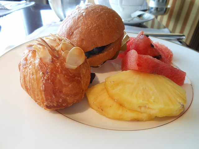 スイカとパイナップル